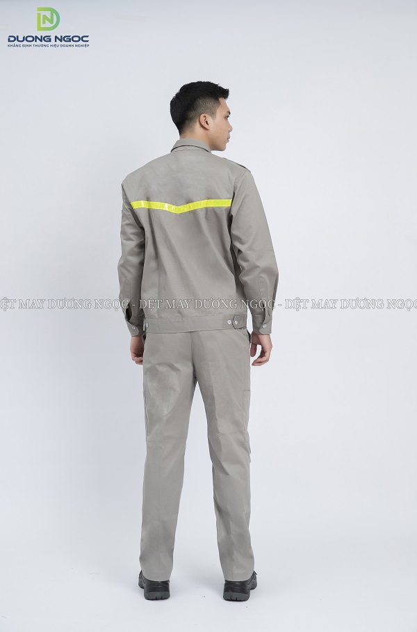  DN03.QUẦN ÁO BẢO HỘ MÀU GHI, CÓ DÂY PHẢN QUANG